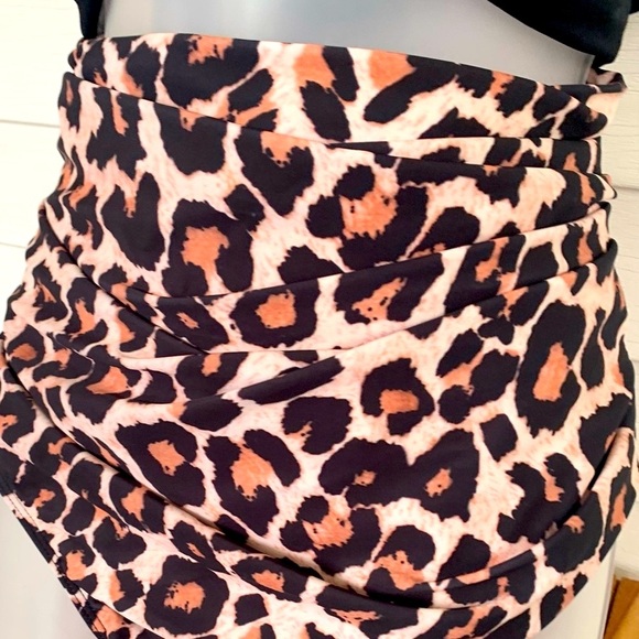 Women’s New With Tags Chic Black and Leopard Print Swimsuit size 22 W - Picture 3 of 8